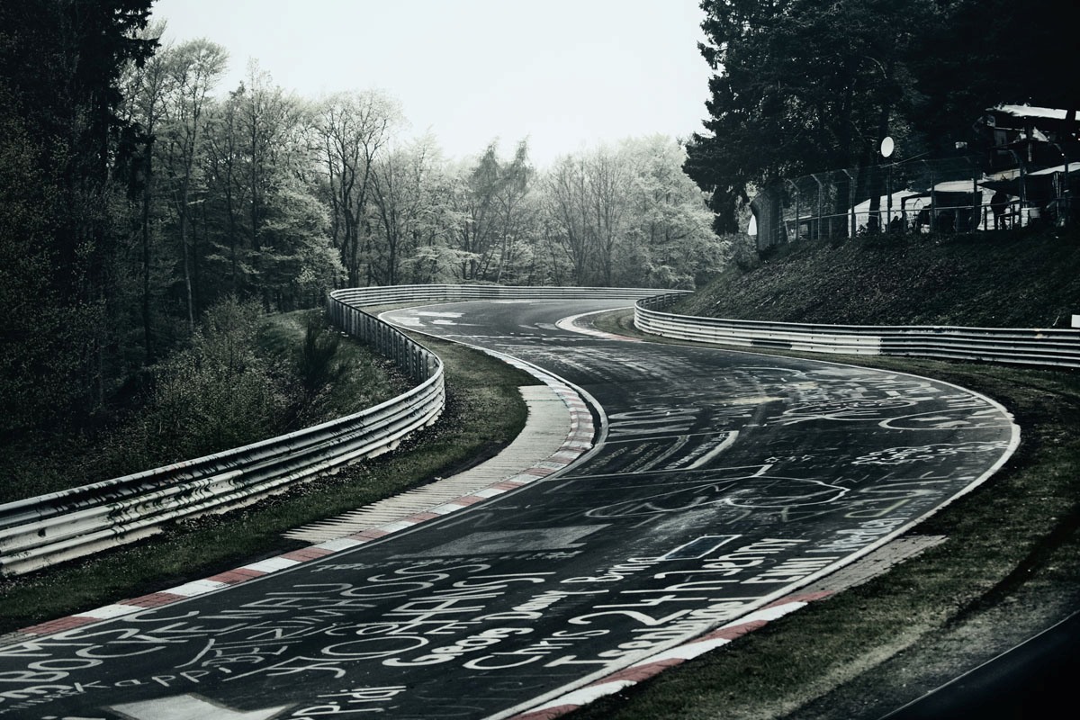 f1-nurburgring-nordschleife-track-markings.jpg