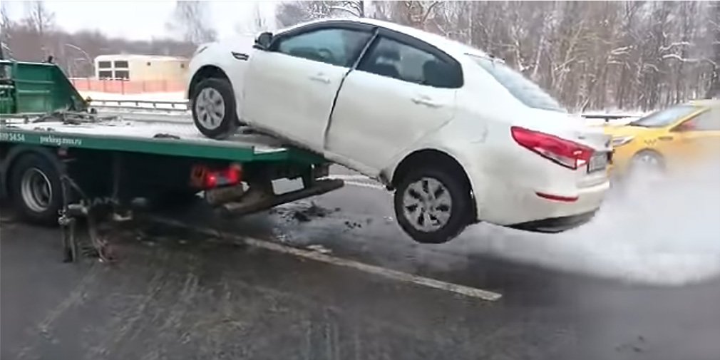 Takto se ne/odtahují auta v Rusku