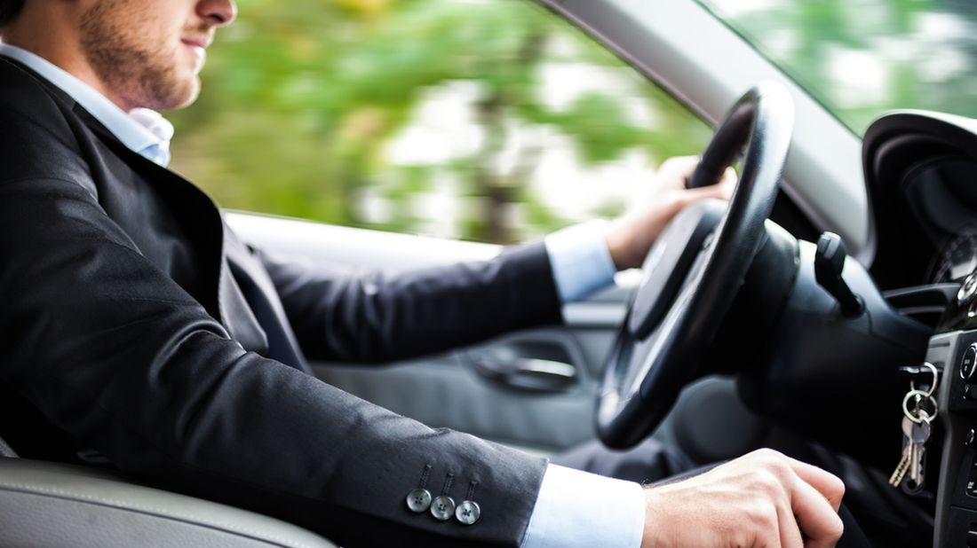Cestujte pohodlněji: Výběr držáku na mobil do auta