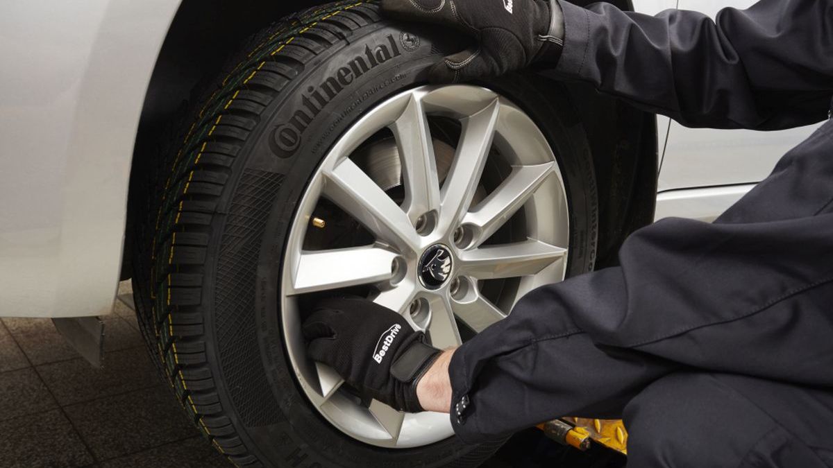 Proč není dobrý nápad dojíždět zimáky aneb Už máte přezuté letní pneumatiky?