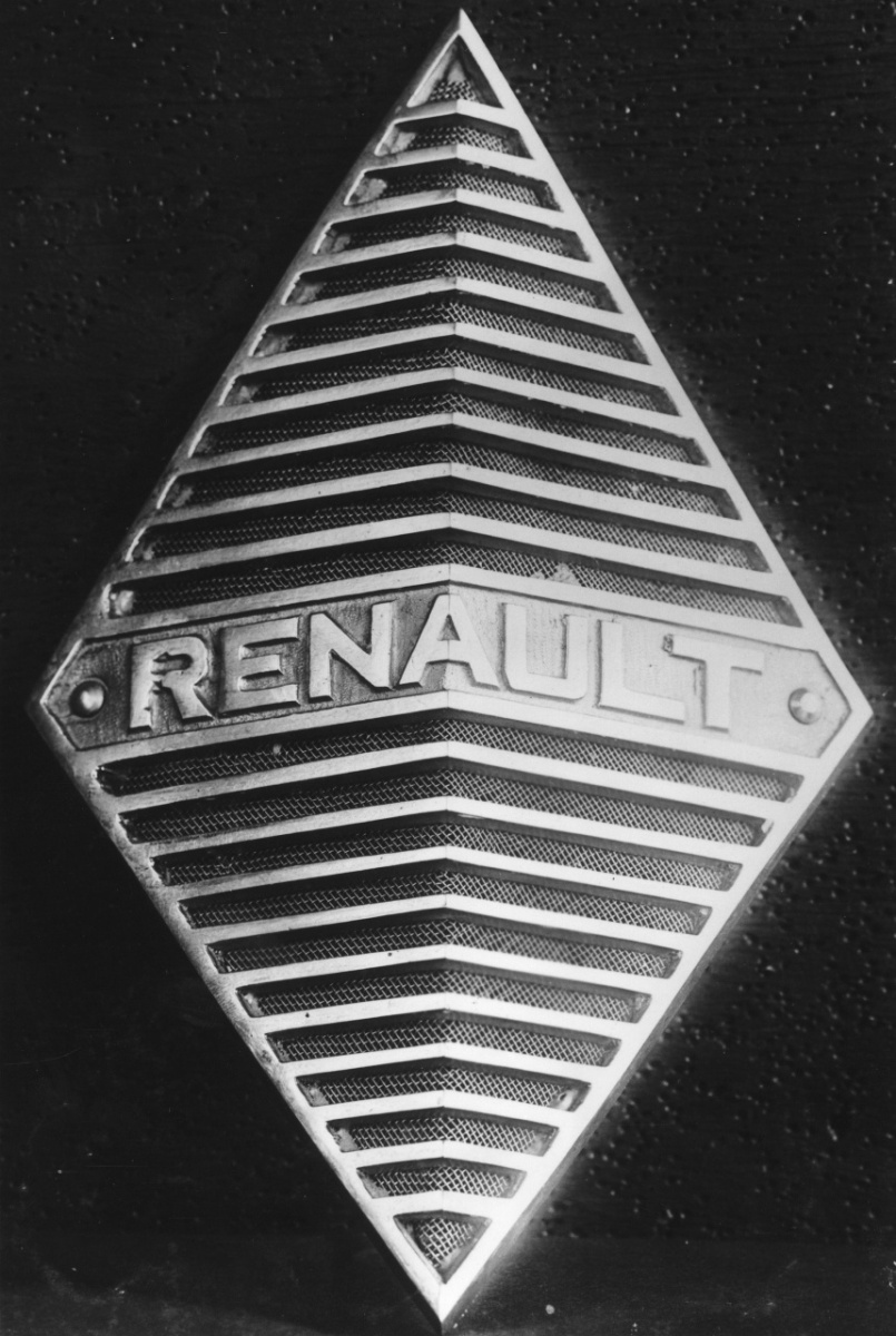 Fotogalerie Renault a jeho loga Proč měl ve znaku tank a