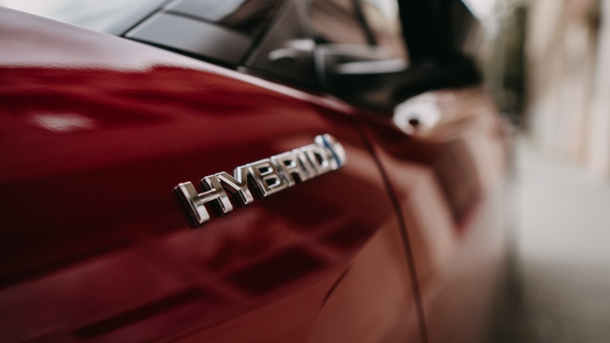 Hybridy jsou spolehlivější než elektromobily, přestože jsou technicky složitější