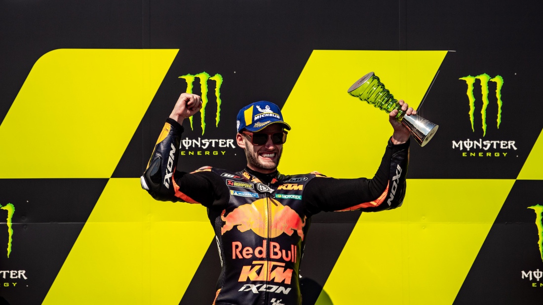 Grand Prix ČR 2020 ve znamení prvenství: V MotoGP slavil nováček s KTM, které ještě nikdy nevyhrálo