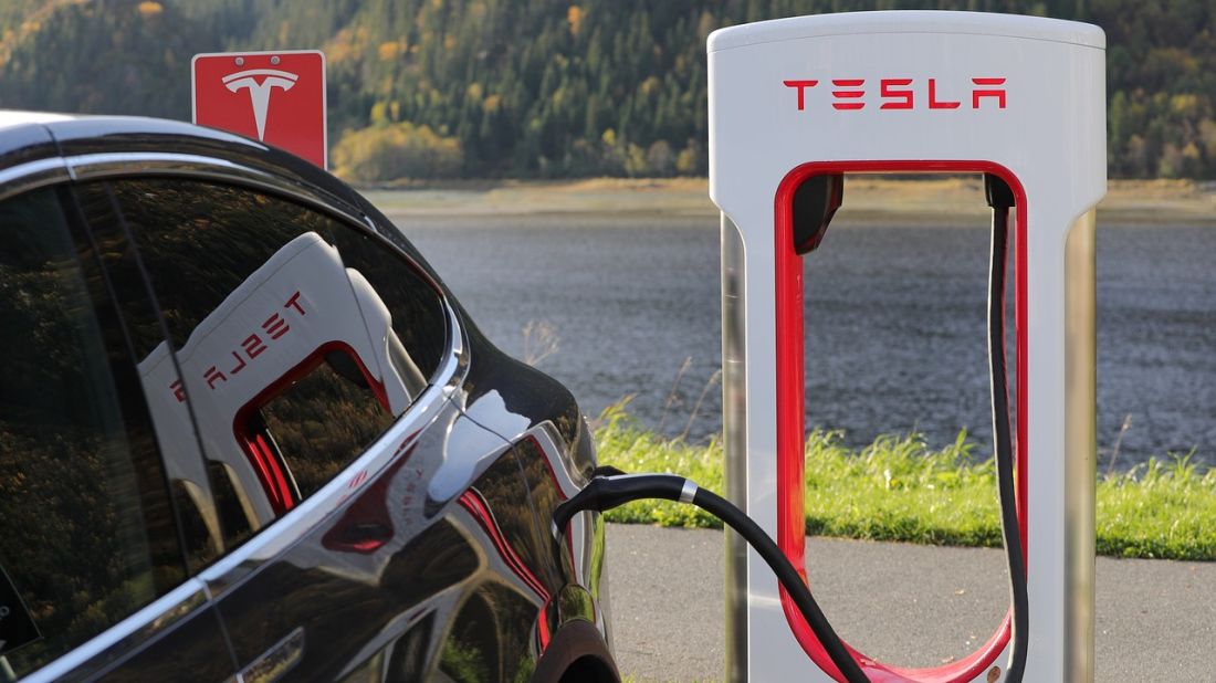 Zážitková jízda autem Tesla jako dárek k Vánocům