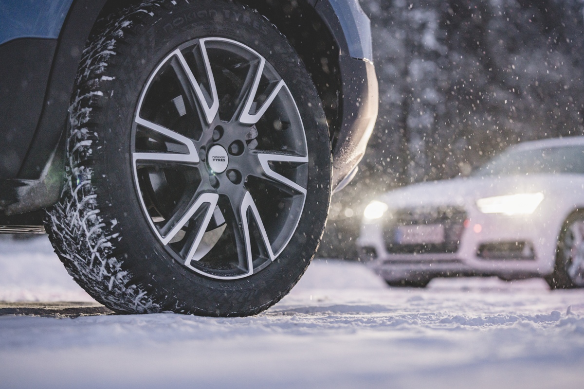 Finové představují novou zimní pneumatiku, která je ovšem v Česku zakázaná