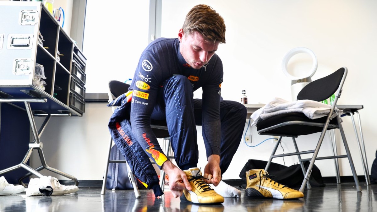 PUMA vzdává hold prvnímu titulu Maxe Verstappena edicí zlatých závodních bot