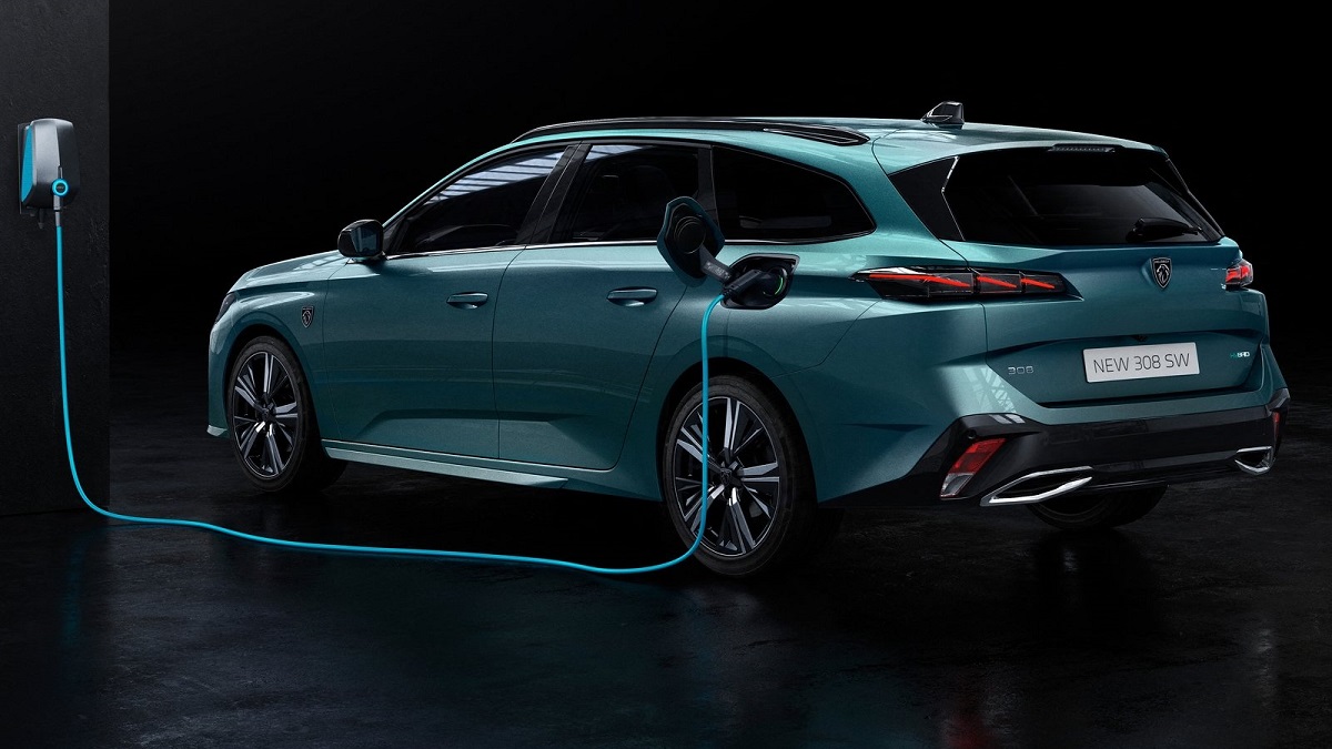 Peugeot 308 nabídne kompletní paletu pohonů: benzin, diesel, hybrid i elektro
