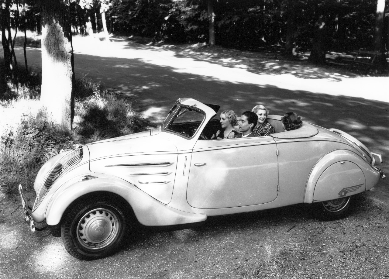 thumbnail_04-peugeot-302-cabrio-1938.jpg