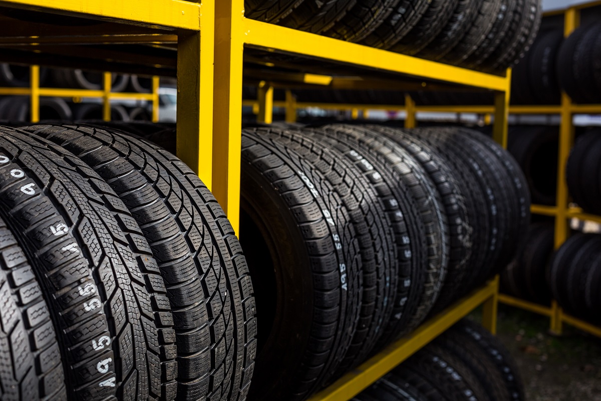 Jak skladovat pneumatiky? Zimní pneu si zaslouží správný odpočinek
