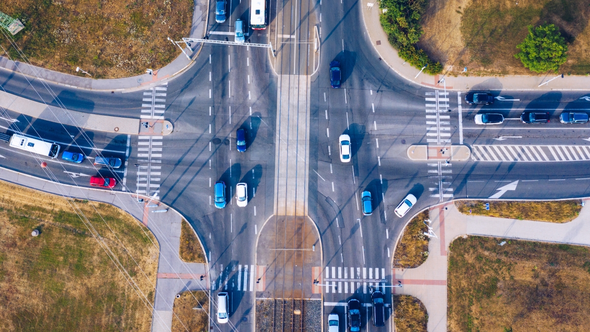 Křižovatky, jejich definice a vliv na pravidla silničního provozu