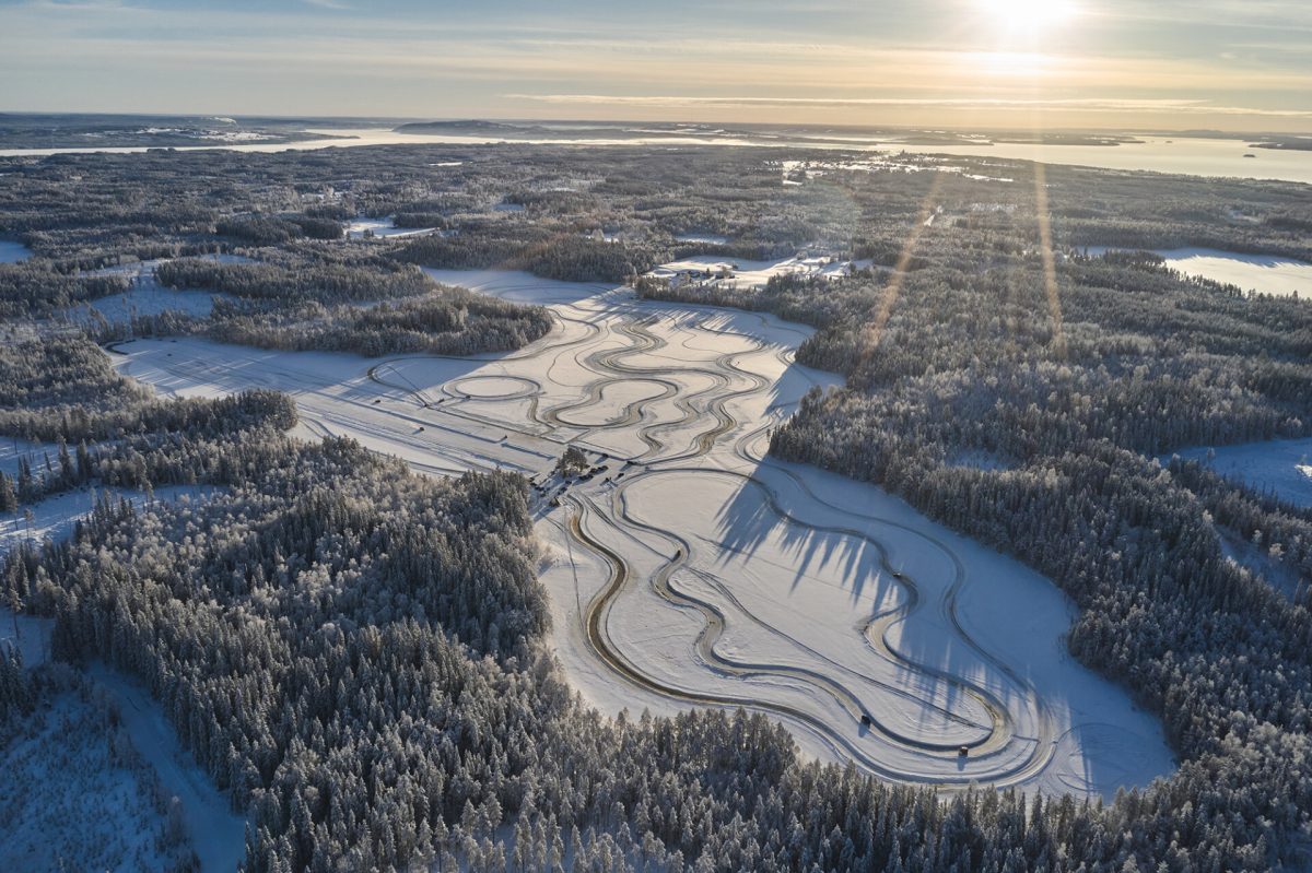 Co dokážou Škodovácké čtyřkolky? Vyzkoušeli jsme je na zamrzlém jezeře ve Švédsku (jízdy pohledem ženy).