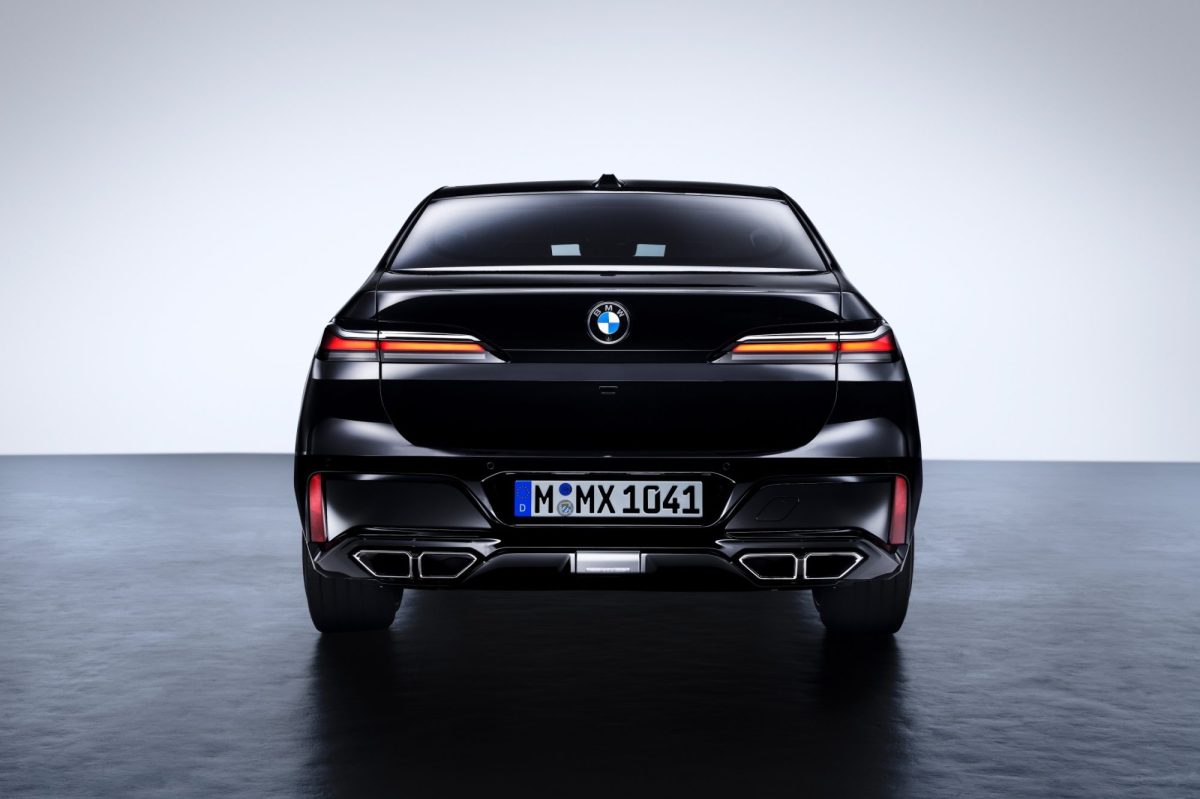 BMW přichází na trh s pancéřovaným autem, které vás ochrání od střepin ručních granátů