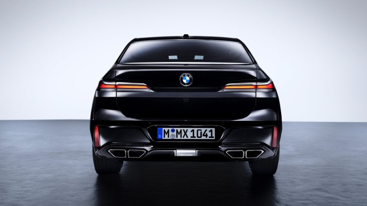 p90516171_lowres_the-new-bmw-760i-xdr-728x409.jpg