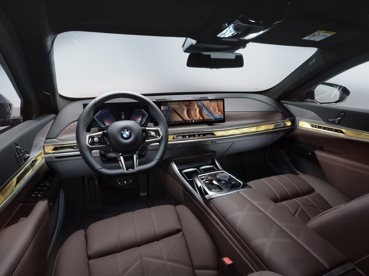 BMW přichází na trh s pancéřovaným autem, které vás ochrání od střepin ručních granátů