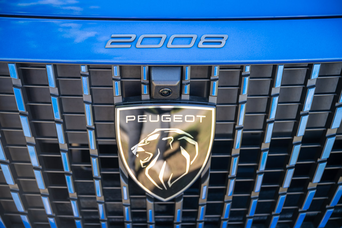 Peugeot jde s kůží na trh. Zatímco model 2008 nabyl dospělejšího vzhledu a čekají vás u něj slevy, tak sportovní 508 se skoro nezměnil a bude jen na objednávku