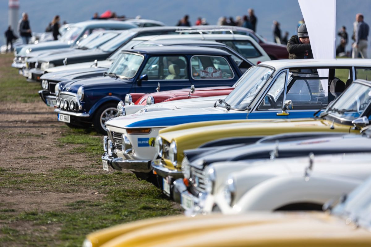 Svézt se na okruhu v Mostě, nebo jen sledovat závody ikonických vozů 60. až 80.let? Takový bude automobilový festival „The Most Classic“
