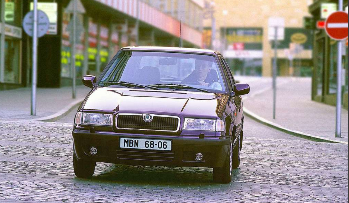 Speciál o ojetině: Škoda Felicia byla v roce 2010 třetím nejprodávanějším ojetým autem. Bavila by vás i nyní?