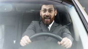 taxi-driver-looking-scared-before-accident-352x198.jpg