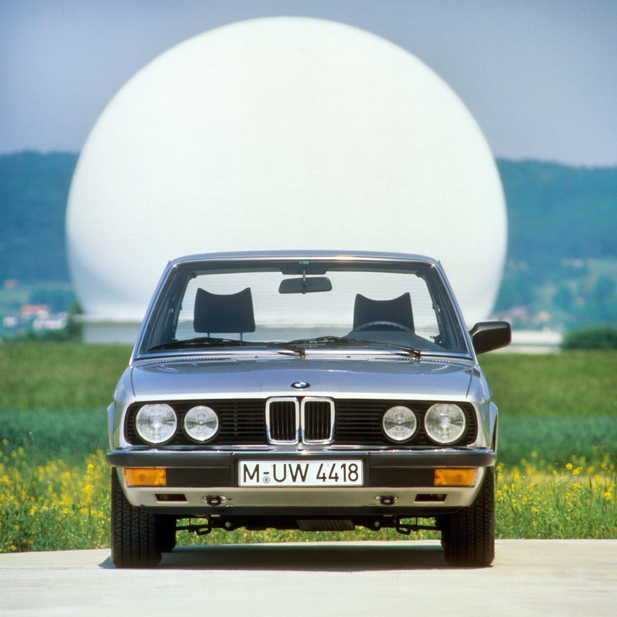 BMW řady 5 již můžete objednávat i v České republice. Auto s hlubokou historií bude ještě lepší