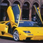 První Lamborghini Diablo uhánělo rychlostí 322 km/h a nemělo posilovač řízení. Jak se postupně vyvíjelo?