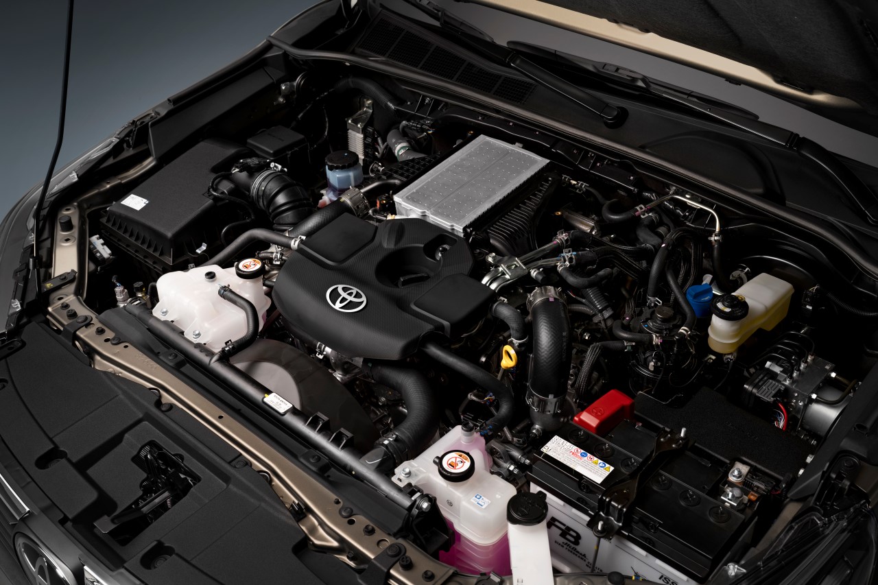 Na světě je první kultovní Toyota Hilux s hybridním ústrojím
