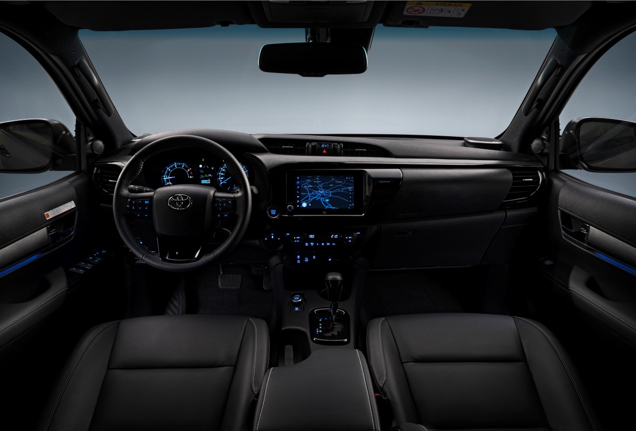 Na světě je první kultovní Toyota Hilux s hybridním ústrojím