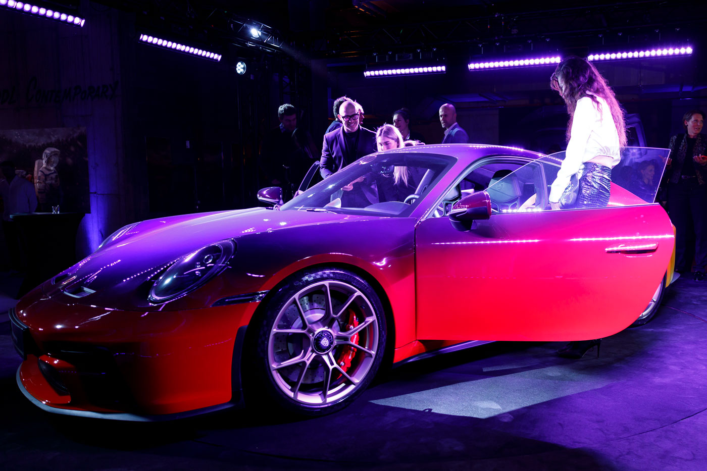 Když česká ruka ozdobí německou dokonalost. Porsche 911 GT3 Touring získalo na umělecké osobitosti