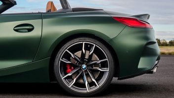 p90535754_highres_the-bmw-z4-m40i-with-352x198.jpg