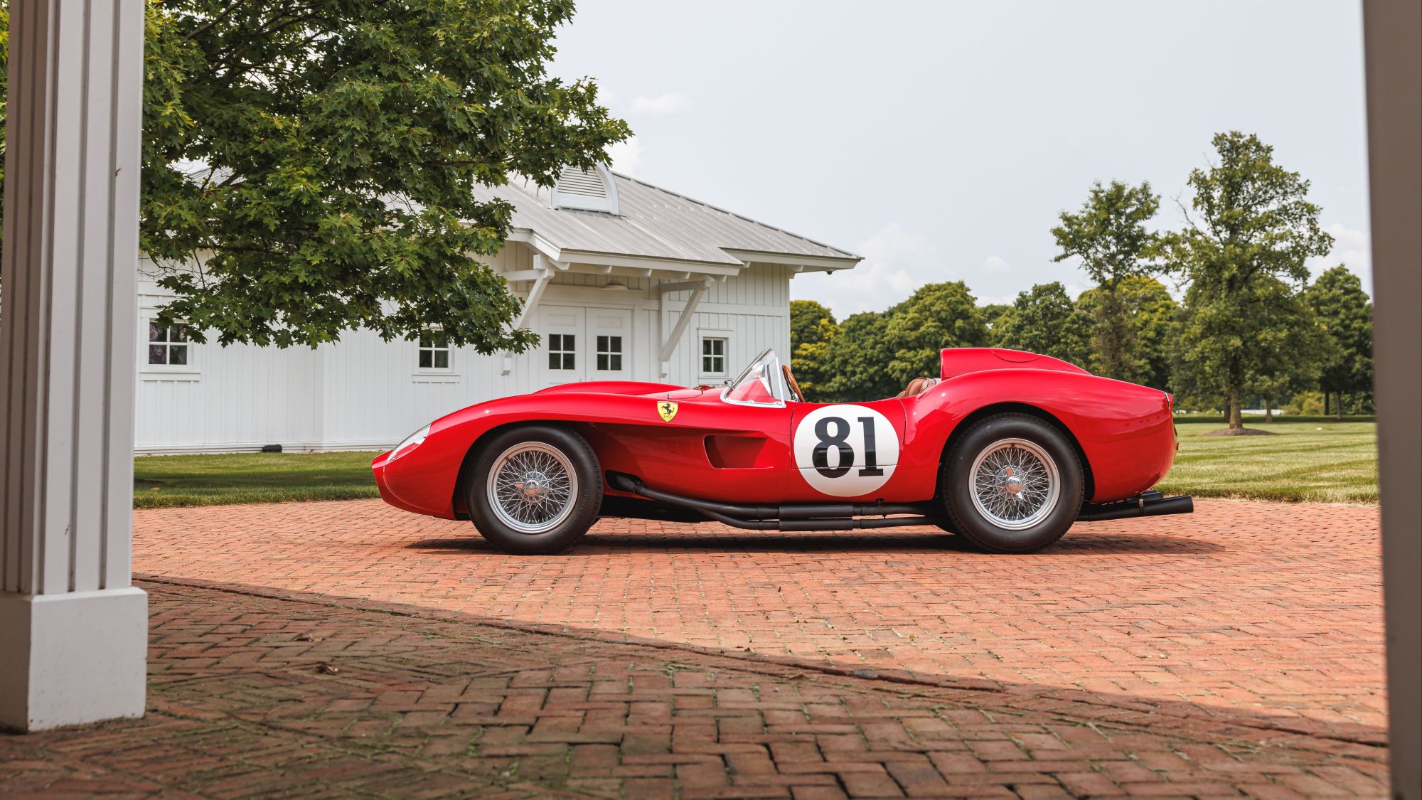 Do aukce putuje jedno z nejlepších a nejdražších aut na světě. Ferrari 250 Testa Rossa bude v únoru znát svého majitele